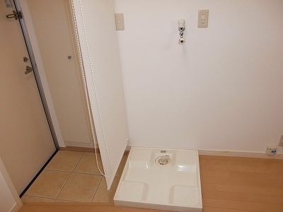 その他設備　防水パン付き洗濯機置き場
