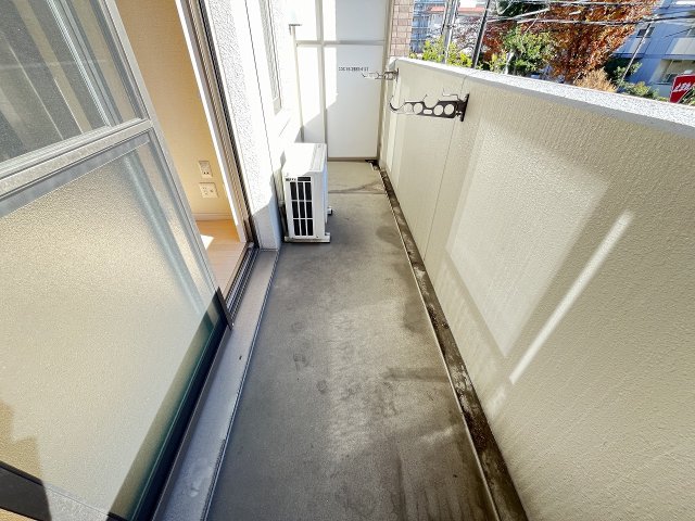 バルコニー　開放的で明るい空間を演出してくれるバルコニーです