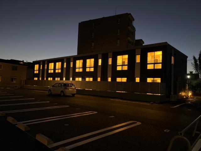 建物外観　外観写真（夜）