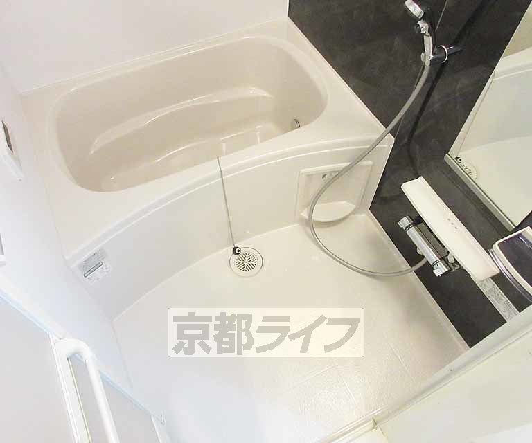 バス・シャワールーム　お掃除しやすいスッキリ空間・
