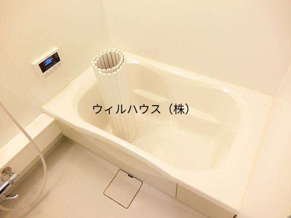 バス・シャワールーム　浴室乾燥機、追焚機能付の広々バスルーム！