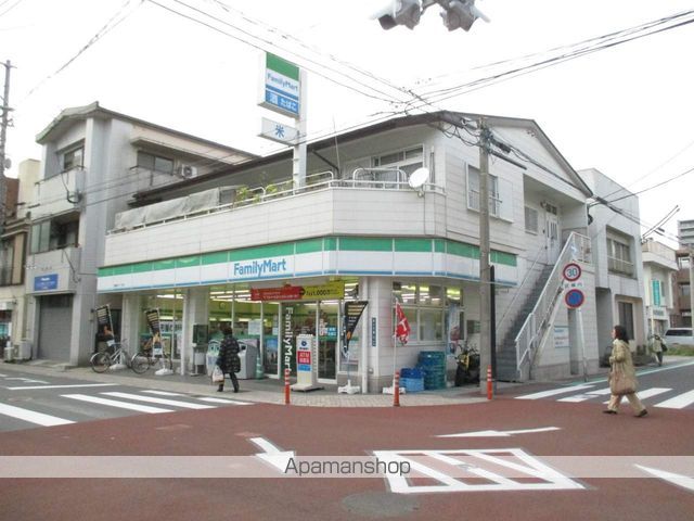 コンビニ　ファミリーマート（コンビニ）まで1985m