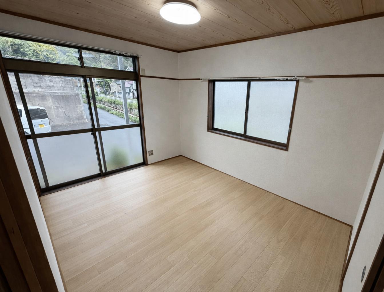 眺望　床が木目調の明るいお部屋です！