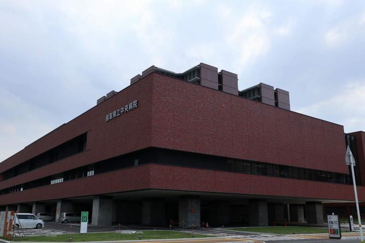 病院　県立中央病院（病院）まで696m