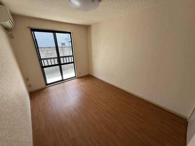 居室・リビング　別号室参考写真