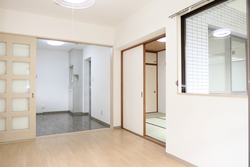 居室・リビング　引き戸を開けて開放感のあるお部屋に♪