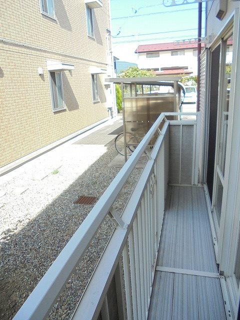 バルコニー　写真は1-B号室です。(参考)