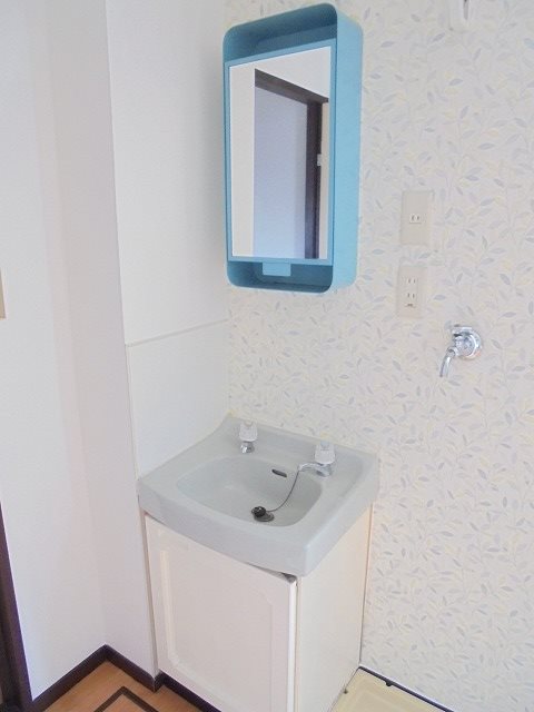 洗面設備　写真は1-B号室です。(参考)