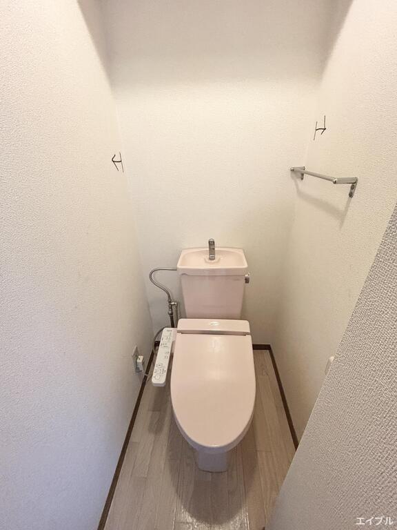 トイレ　写真は別号室になります