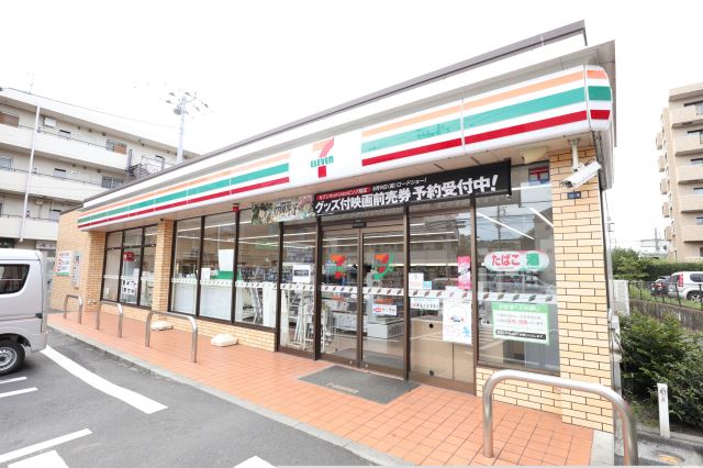 コンビニ　セブンイレブン（コンビニ）まで410m