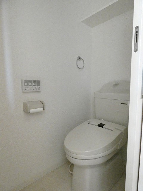 トイレ　※以下他号室参考写真となります。