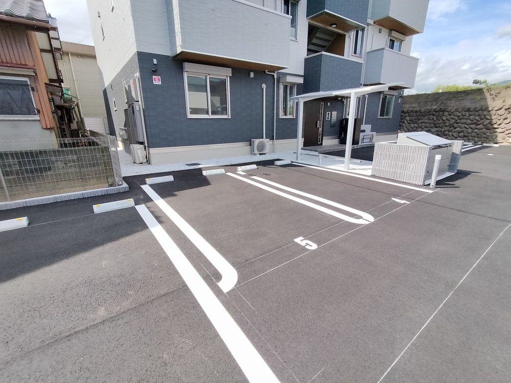 駐車場　駐車場