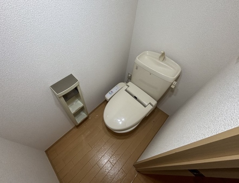 トイレ　※別号室の写真となります