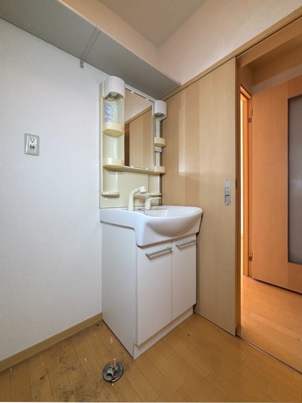 洗面設備　※別号室の写真となります