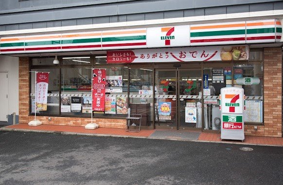 コンビニ　セブン－イレブン　大津石山駅前店（コンビニ）まで300m