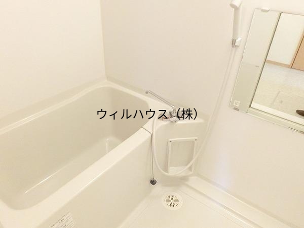 バス・シャワールーム　キレイにリフォームされています！