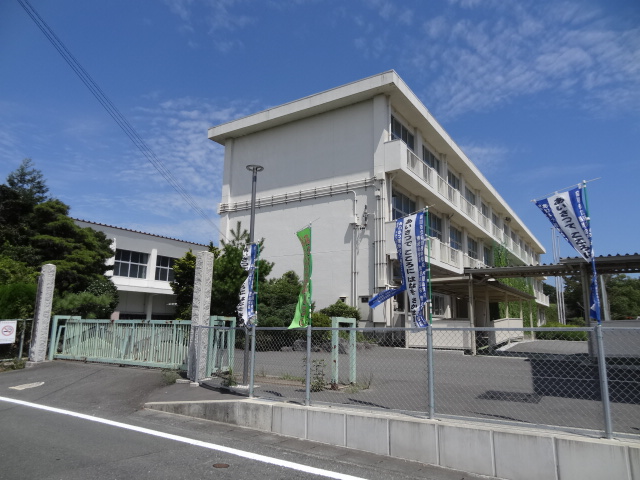小学校　菊川市立横地小学校（小学校）まで474m