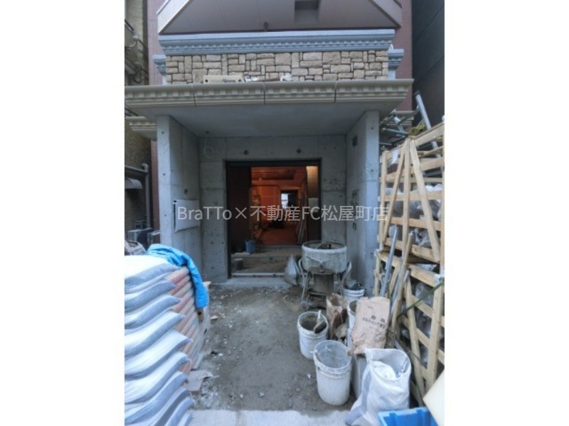 エントランス　マンション共用部分（建築中）