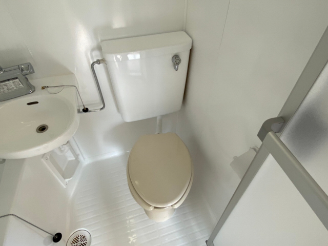 トイレ　落ち着いた色調のトイレです