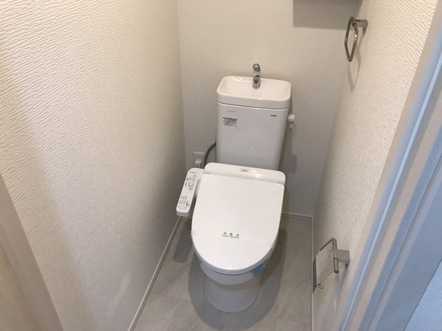 トイレ　※同建物の別のお部屋の写真です。
