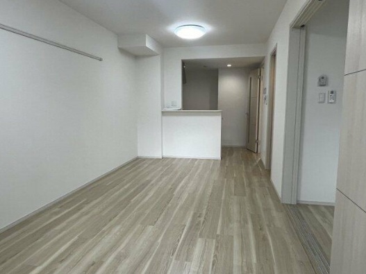 居室・リビング　※同建物の別のお部屋の写真です。