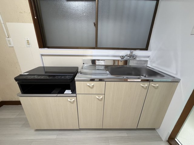 キッチン　2026年5月撮影。現況が相違する場合は現況を優先致します。