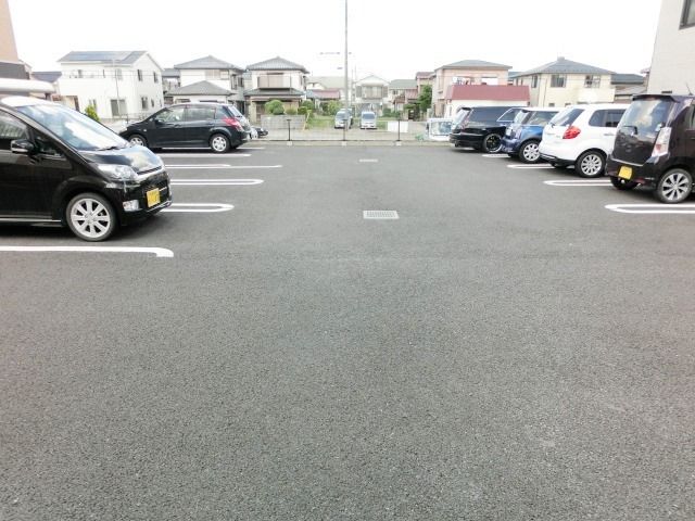 駐車場　広々とした駐車場です