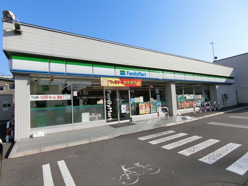 コンビニ　ファミリーマート函館大手町電停前店（コンビニ）まで103m