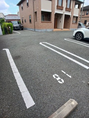 駐車場　駐車場があるので、車を買う予定の方も安心です