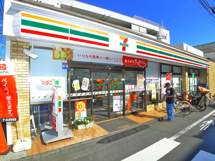 コンビニ　セブン-イレブン 足立柳原２丁目店（コンビニ）まで300m