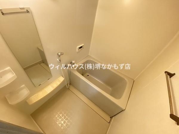 バス・シャワールーム　追い焚き機能付きバス！