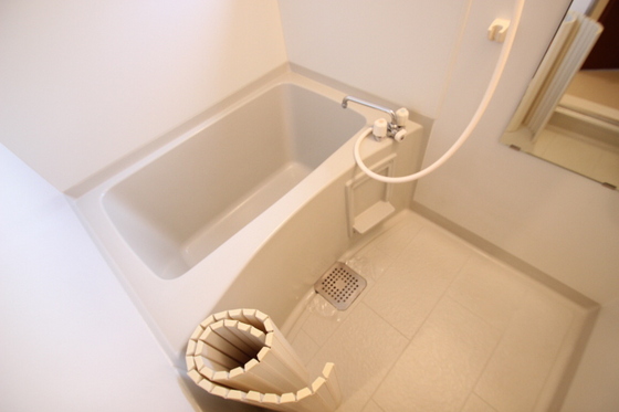 バス・シャワールーム　※別部屋の写真です