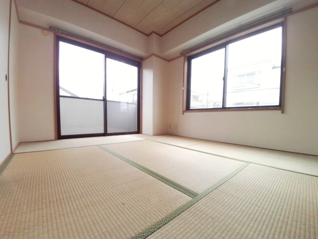 その他　リビングに面した6帖の和室、色々な使い方が出来ます