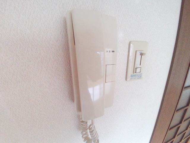 セキュリティ　オートロック連動のインターホン付きで防犯面も安心ですね