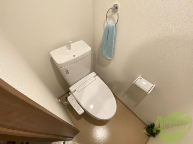 トイレ　トイレはウォシュレット機能付きです。安心して使用できますね