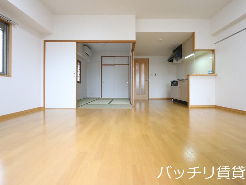 居室・リビング　画像は反転タイプの為、現状を優先いたします。