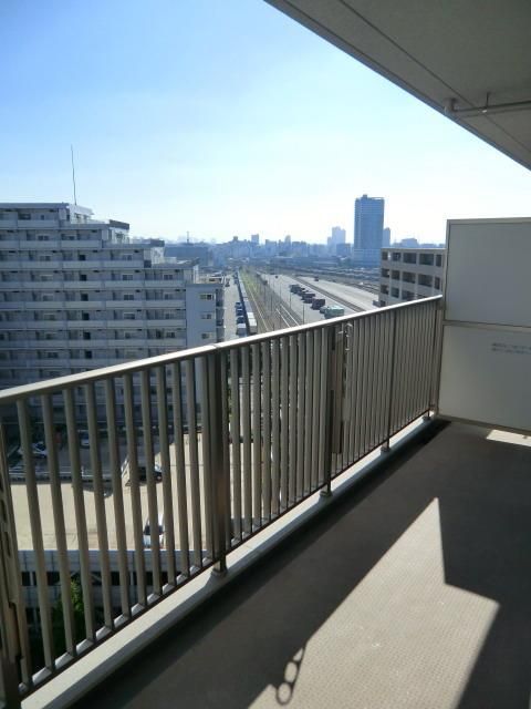 バルコニー　広々バルコニー