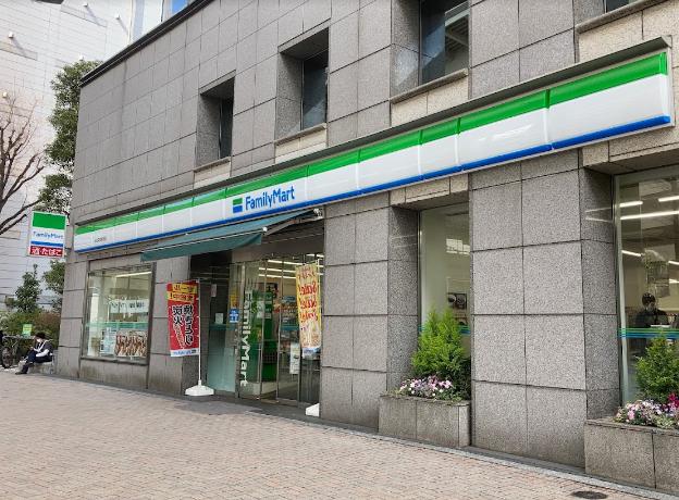 コンビニ　ファミリーマート初台交差点前店（コンビニ）まで300m