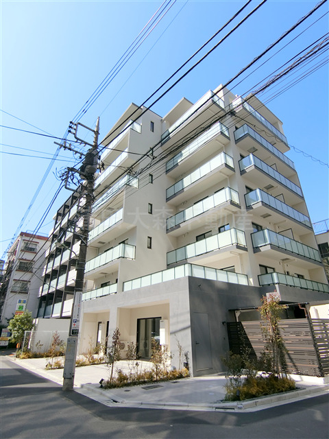 建物外観　2025年3月築　RC鉄筋コンクリート造地上7階建て総戸数1