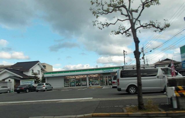 コンビニ　ファミリーマート松島店さん（コンビニ）まで130m
