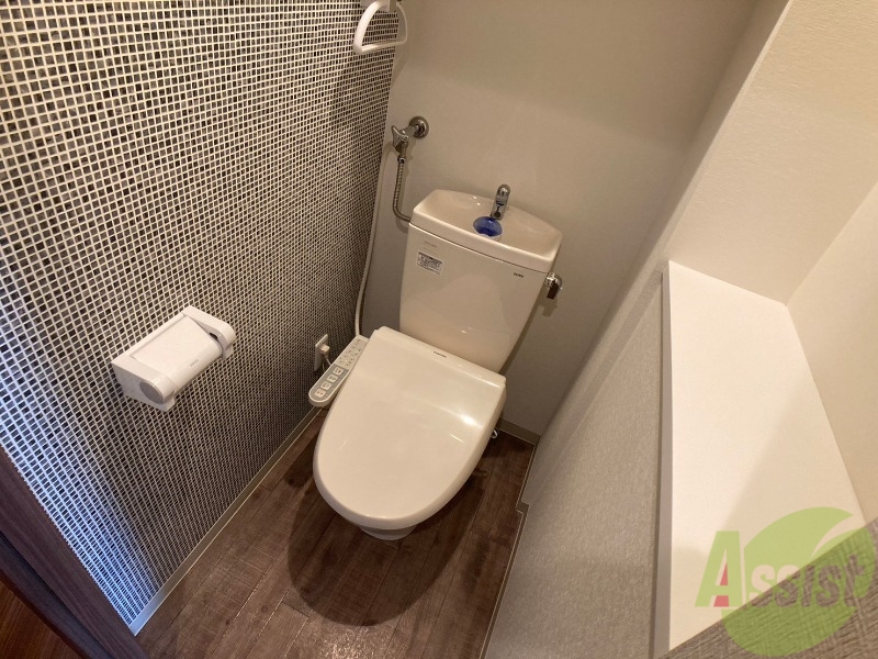 トイレ　ウォシュレット機能がついたトイレです。安心して使用できます。