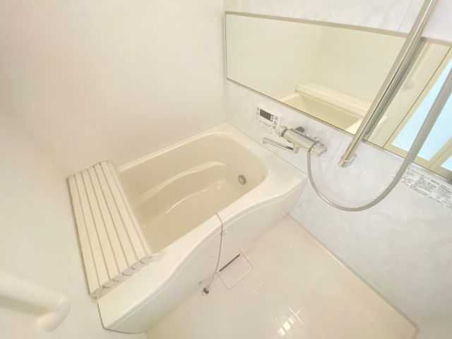 バス・シャワールーム　※同タイプの部屋画像です