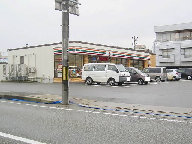 コンビニ　セブンイレブン（コンビニ）まで700m