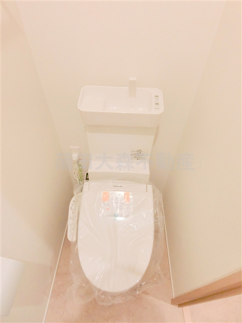 トイレ　温水暖房便座付きのトイレ