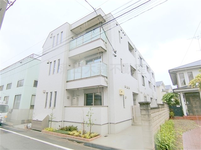 建物外観　2019年3月築　鉄骨造地上3階建て総戸数12戸　1ギガの光