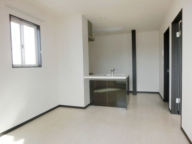 その他部屋・スペース　ベランダ側からのお部屋です。