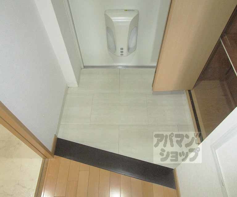 玄関　３１０号室の写真です。