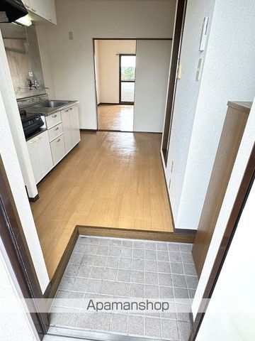 ＪＲ東海道本線 六合駅 徒歩17分 4階建 築27年の玄関写真