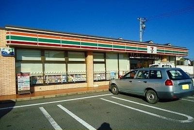 コンビニ　セブンイレブン（コンビニ）まで900m