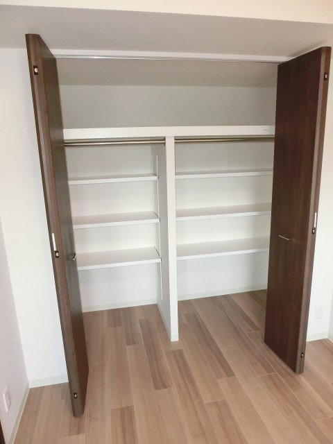 収納　同物件別号室の写真です。